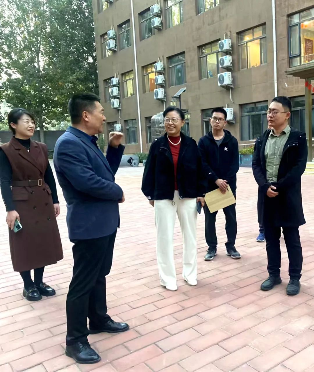 省民政廳養老服務處領導班子一行(xíng)莅臨我中心視(shì)察指導養老服務工作(zuò)